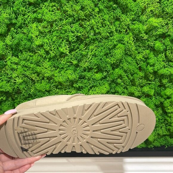 UGG Women's Bea Mary Jane - Picture 9 of 9